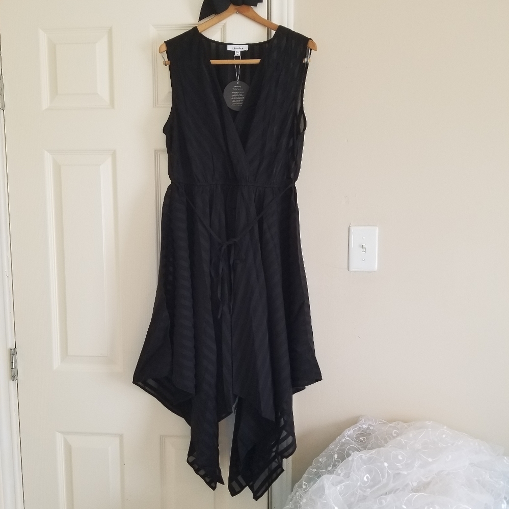 Black Handkerchief Hem Sleeveless Dress - Picture 4 of 6